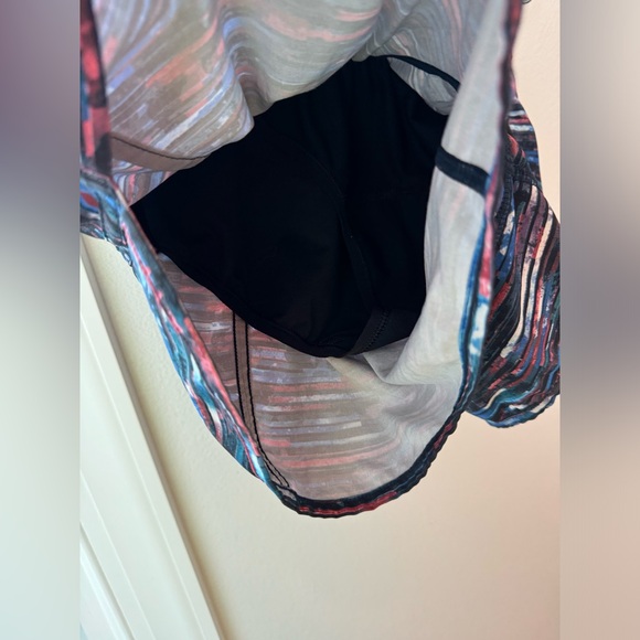 • Lululemon • NWOT Women’s 4” tracker short size 6 - Picture 8 of 12